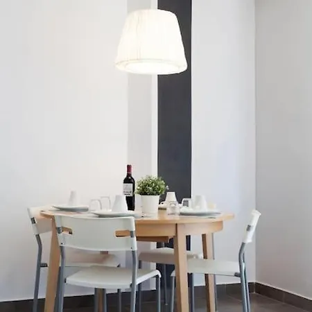 Cute Tiny Flat Near The And Center Апартаменты