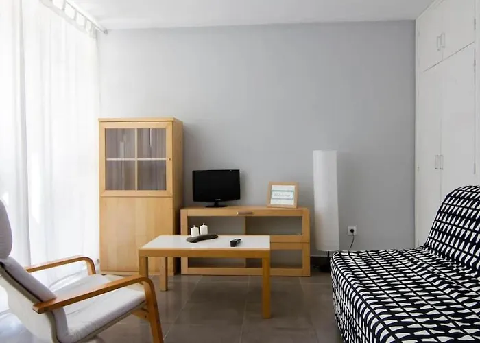 Cute Tiny Flat Near The And Center